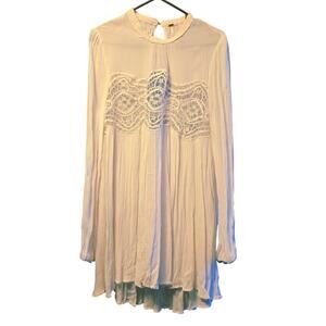 Free People Crepe Lace Tunic Top - Beautiful and Flowy!